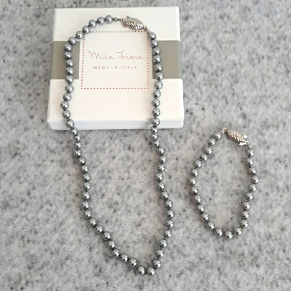 Mia Fiore gray pearl necklace and bracelet set NWOT